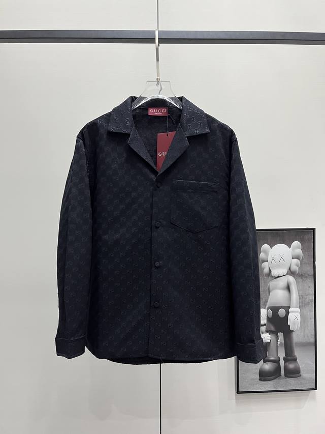 本地自取380 gucci丨古驰 25Ss 暗纹提花翻领开衫外套 gg字母交织图案以品牌创始人Guccio Gucci先生的姓名为创作灵感，作为品牌经典标识，不