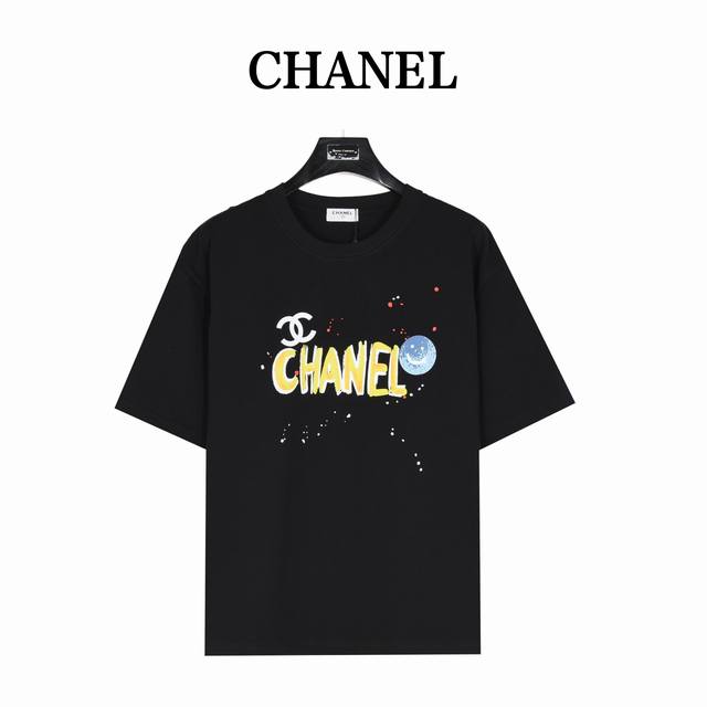 本地自取160 chanel 香奈儿 24Ss 笑脸短袖T恤 面料采用定制240G 26支特滑双股精棉平纹高密无尘全棉布料。前幅高密度加厚，走线平整，代工品质，
