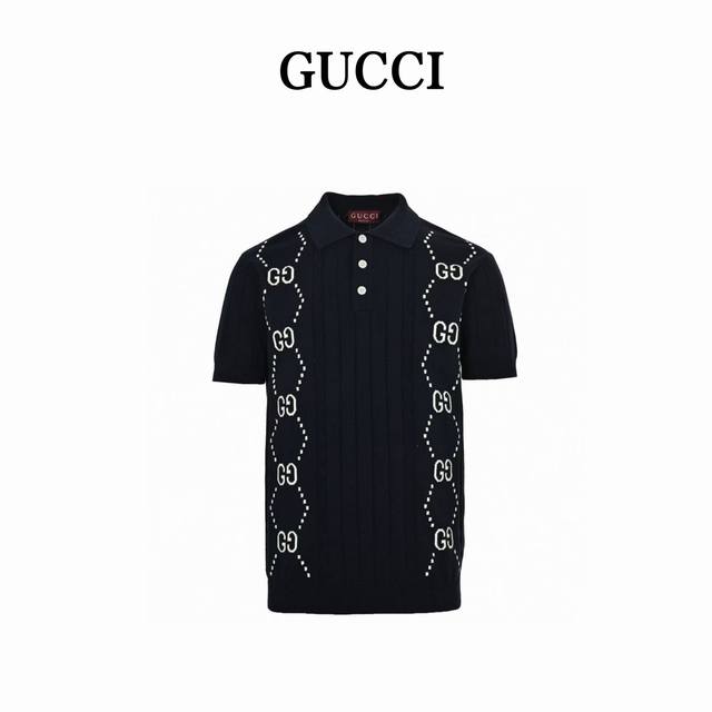 本地自取210 gucci/古驰 25Ss 双G提花绞花针织Polo短袖 柔软的棉质套衫注入挺括质感和经典韵味。落肩设计与宽松版型相得益彰，打造灵活百搭的叠搭单