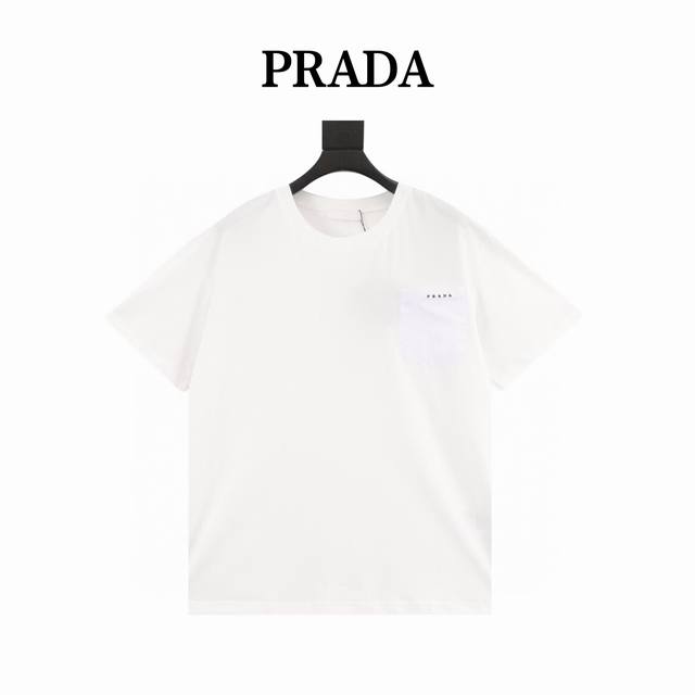 本地自取140 prada/普拉达 经典口袋徽标短袖T恤 p家情侣款短袖T恤 渠道精品推荐，基础百搭的简约款短袖Tee 春夏最新款，男生女生四季通勤装！ 客供定