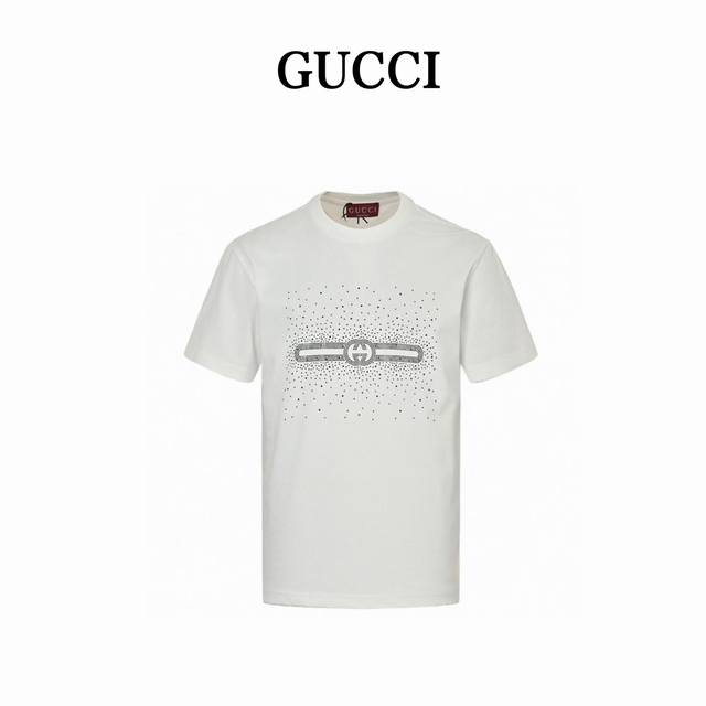 本地自取160 gucci/古驰 25Ss 烫钻Logo短袖 面料定织订染版型无差。32支精梳棉针织棉布，240克重棉单面，紧密赛络纺织造，跟以往的款式相比面料