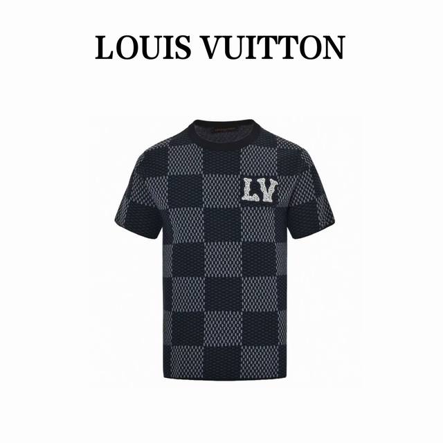 本地自取200 louis Vuitton/路易威登 菲董镶钻Logo棋盘格针织短袖 聚焦 Damier 提花图案，再借胸前 Lv 仿水晶刺绣贴饰展露考究笔触，