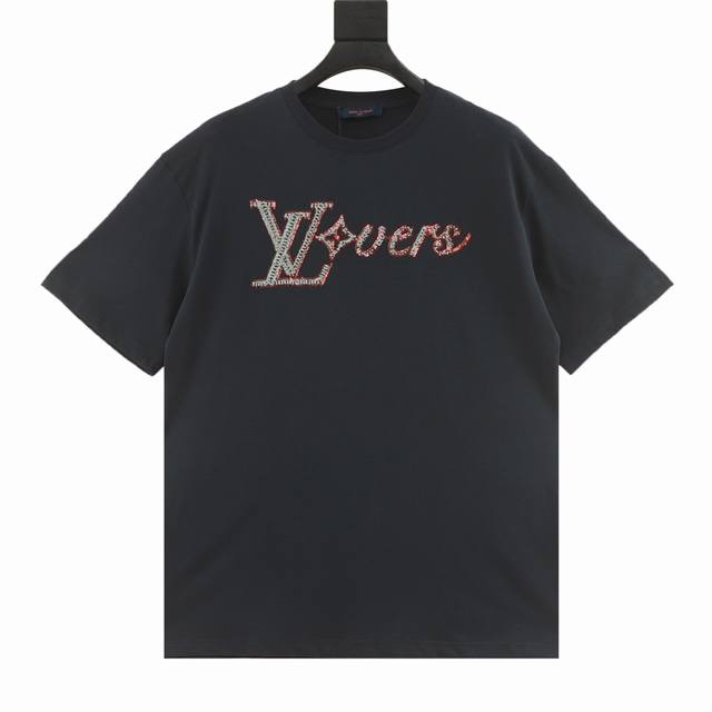 160 louis Vuitton Lv 绣片字母短袖T恤 正品12200购入，32支精疏棉双纱面料，1*1索拉纳罗纹，绣珠绣片，面料酵洗，定制辅料，合身版型