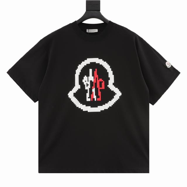 130 moncler/蒙口2025Ss早春新款像素模糊发泡Logo印花短袖T恤 定制云舒绒棉平纹柔软细腻舒适贴肤标志性Moncler标识点缀于胸前 仿佛艺术家