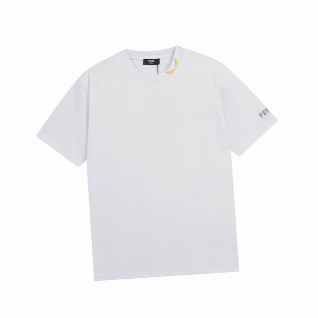 330 芬迪/Fendi 夏季新款 领口刺绣眼睛圆领短袖T恤 高端品质独家定制 采用定织定染高克重面料，洗水完高达280G纯棉面料，螺纹增加到2.7不变形，宽松