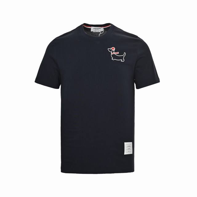 本地自取：160 thom Browne/汤姆布朗 小狗印花短袖 灵感源自八十年代复古 采用定制面料制作而成 官方同款 面料经过同缸染色工艺处理 手感舒适柔软