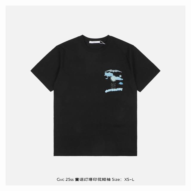 本地自取：180 givenchy/纪梵希 25Ss 童话灯塔印花短袖 面料采用230克重精梳棉，定制32支1*1螺纹，成衣两遍水洗处理，面料舒适亲肤无异感，定