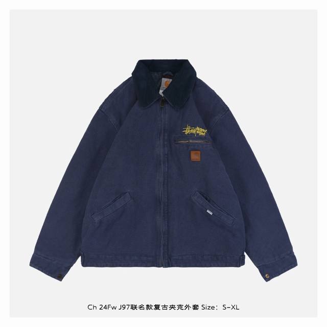 本地自取：390 carhartt × Stussy 24Fw J97联名款复古夹克外套 16Oz重磅砂洗面料，经水洗、褪色、调色等多道工艺处理，既保留帆布耐磨