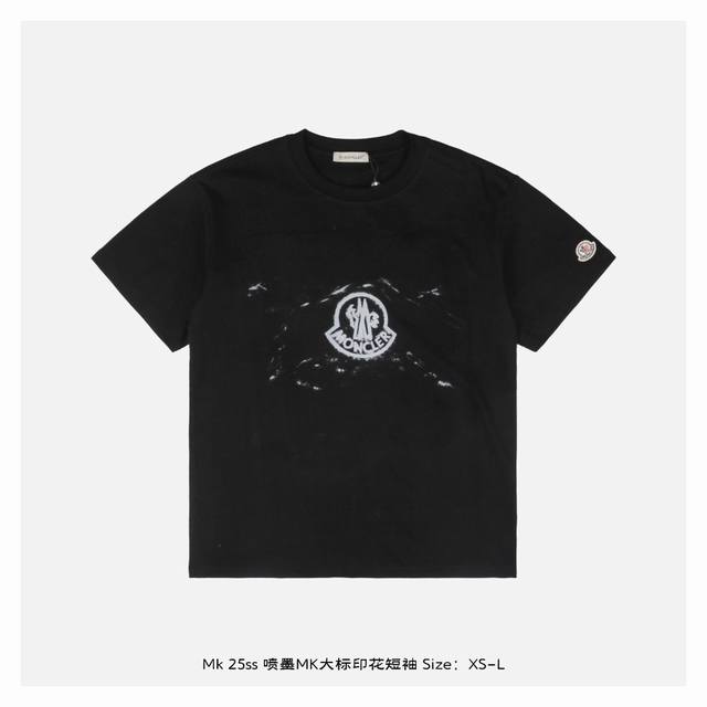 本地自取：180 moncler/蒙口 25Ss 喷墨Mk大标印花短袖 面料采用230克重精梳棉，定制32支1*1螺纹，成衣两遍水洗处理，面料舒适亲肤无异感，定