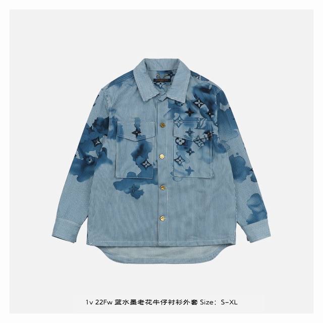 本地自取：380 1V 22Fw 蓝水墨老花牛仔衬衫外套 采用进口色织机对板定织经密68纬密50，8*8支赛络纺棉，定染牛仔蓝，对标克重达370克，印花处采用数