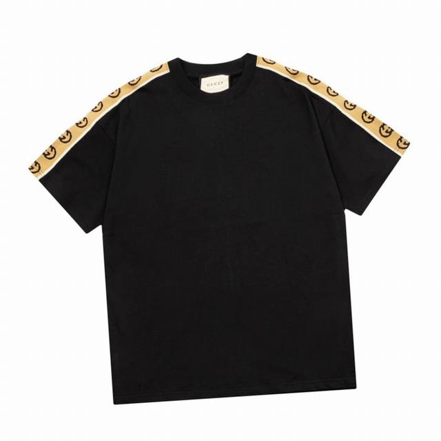 160 古驰/Gucci 夏季新款 两侧双G织带圆领短袖 260克32S双纱全棉系列高品质限量专属订制款肩膀字母织带提花工艺 男女同款 color：黑色/杏色