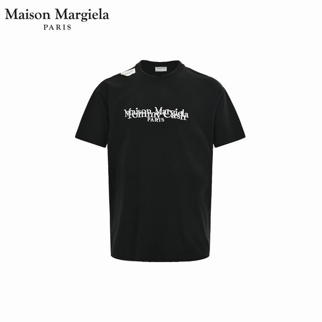 本地自取： 160 tommycash&Mm6联名马吉拉 25Ss 重叠字母刺绣短袖 采用订色订染毛圈纯棉衣面，250G双股双纱，手感舒适 进口针织针梳棉进行制