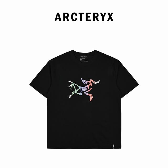 本地自取180 arc’Teryx · 始祖鸟 胸前彩虹数码印花圆领短袖T恤 -购入原版开模打造，定制侧标，下摆双窄针平车，细节决定成败 Os落肩版型 无性别区