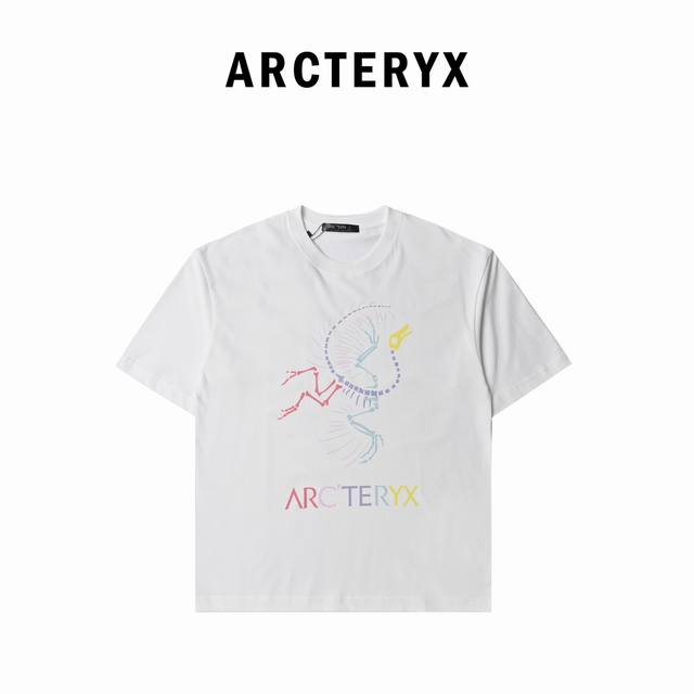 本地自取180 arc’Teryx.始祖鸟Arc24Ss胸前骨头鸟印花Logo短袖T恤 采用32支双股，250G全棉面料。上身透气，绝不起球，手感柔软舒适，全衣