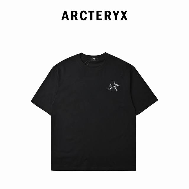 本地自取180 arc'teryx始祖鸟25Ss春夏新款个性经典图案字母Logo印花短袖 定制双纱平纹纯棉面料 短袖T恤 男女同款 颜色：黑色 白色 安哥拉红