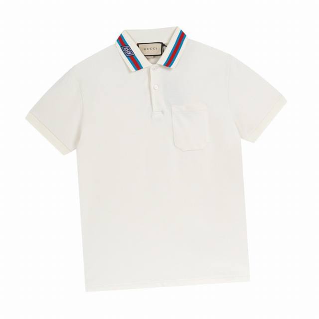 180 古驰/Gucci 夏季新品 Gg章仔刺绣翻领短袖Polo衫 现代感十足的廓形。宽松长裤与修身夹克相得益彰;休闲工装裤配外套尽显运动气息。这款时尚Polo