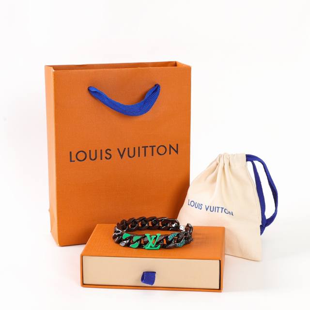 p180 louis Vuitton路易威登 Chain Links银色手链 春夏季展现 Virgil Abloh 在珠宝领域的造诣，此款 Chain Link