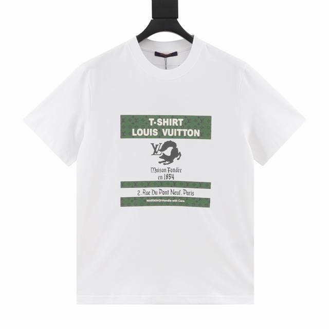 130 louis Vuitto@ 新款狐狸剪影秀款T恤。高街休闲商务时尚，胸前饰以绿色时尚印花，走秀图案极具辨识度。主打舒适高品质衣橱珍藏。采用独特定制的16
