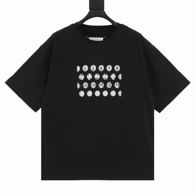 120 maisonmargiela/马吉拉 镂空圆洞数字圆领短袖T恤 重磅精梳260G纯棉双纱面料 定位冲孔 定位印花 后背手工四角标缝线 螺纹定织定染通肩拉