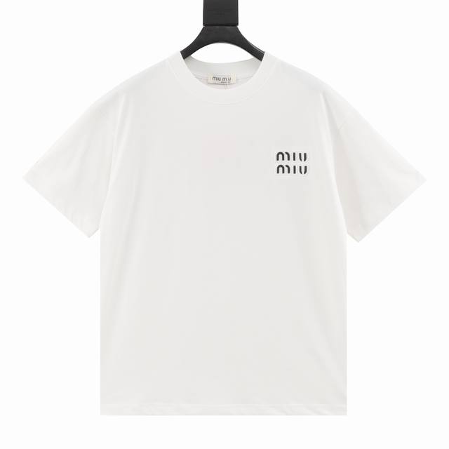 120 miumiu/缪缪 25Ss 重工Logo压胶贴布压胶图案短袖T恤 面料采用高克重280G重精梳棉，定制1:1螺纹， 面料舒适亲肤无异感，定制定染面料，
