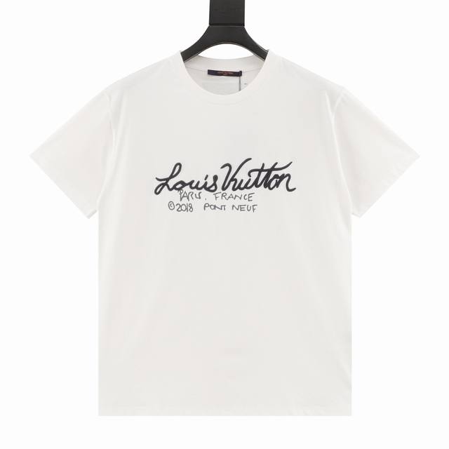 130 louis Vuitton Lv 签名刺绣印花短袖T恤 正品6994购入，采用16支双股精疏麻棉290克面料，2*2双纱拉架罗纹，胶桨印花，进口机织造，