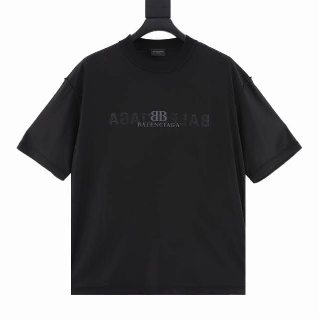 130 balenciag@ 新款超薄凉感反车解构风格T恤。超级垂坠的薄棉面料，如真丝般丝滑凉感，经典双B Logo印花简约大气。适合即将步入炎夏的时尚宠儿。男