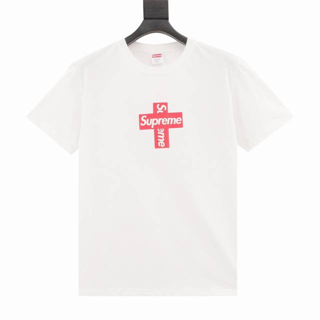 100 supreme 十字架Bogo印花短袖T恤 关于这款面料与Zp一致采用的16.7英支老式织布机织成，18支精梳棉面料，面料的支数越少面料摸起来越粗糙。精
