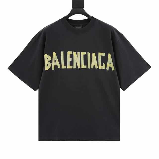 p140 balenciaga巴黎世家 胶带短袖 原版衣服都是做过喷马骝工艺 买现成布颜色会不均匀 出现一条一条很明显的痕迹 印花细节比较多需要一点点抠 从打色