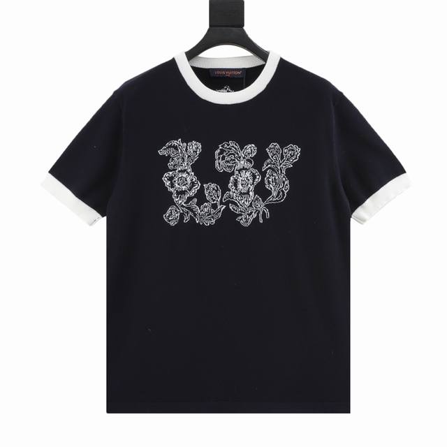 160 louis Vuitton/路易威登 25Ss 花卉提花Logo针织短袖 本款采用超细16针电脑横机编织，由人工手数花型的方式进行绘制，细节点出每一针花