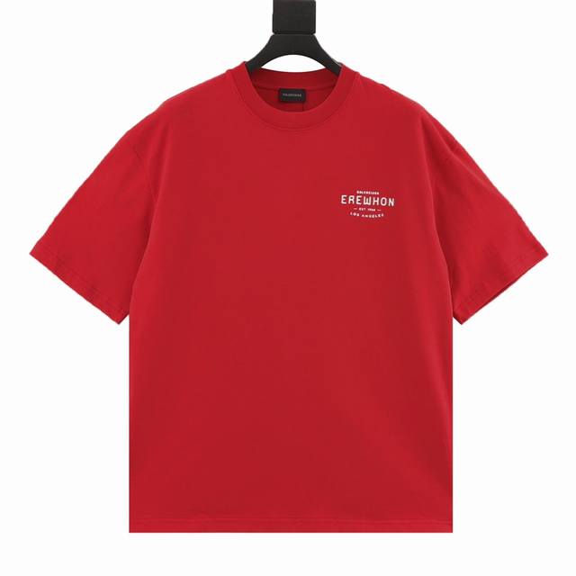 130 balenciaga 2025新款 Erewhon超市联名合作限定T恤。贺岁红色出货。Erewhon是被冠上超市届爱马仕的全美最贵超市，这次巴黎世家为其