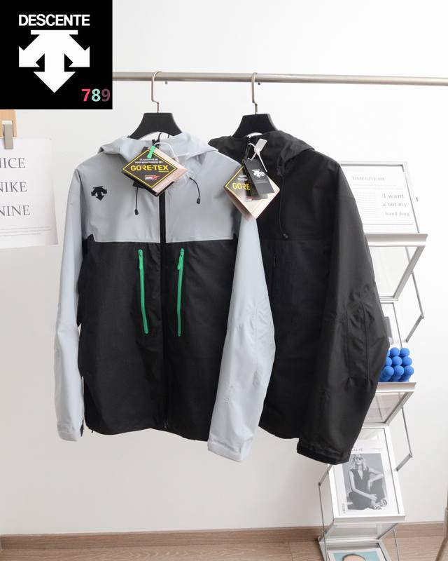 p300 descentess25 迪桑特 ［薄款］户外防风防水徒步登山服硬壳冲锋衣 面料具备， 滴水自凝成珠滑落 布面不易沾湿 防泼水技术处理兼具防风高帽领