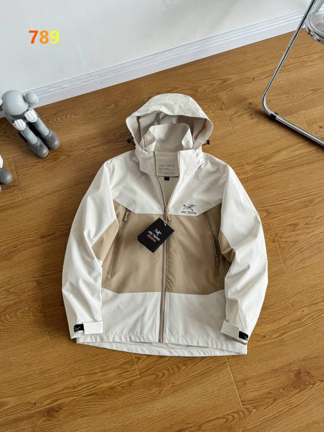 210 arc‘Teryx/始祖鸟 2024春季新款潮流夹克 运动休闲外套 本季主打 做工精致 走线整齐 售后无忧 独特设计 经典百搭 上身效果极佳