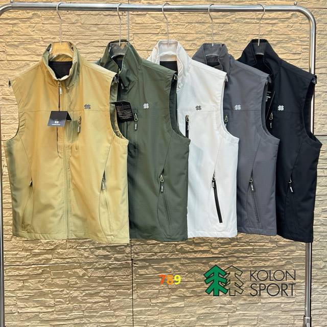 p190 kolon Sport可隆25Ss春季新款男士户外立领防风防水马甲！ 客供双层面料，内里是聚纤面料，手感软糯无比，直接接触皮肤都没问题！ 这个真是帅翻