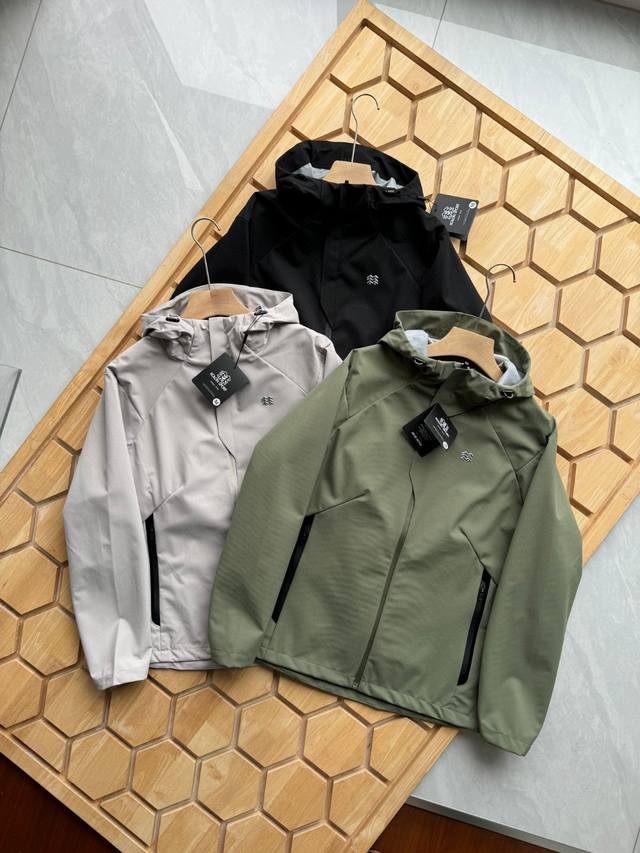 270 可隆 Kolon Sport 秋款户外休闲外套25Ss新品 防风水透气轻量硬壳冲锋衣 男女同款，柜款夹克，新款在售3900+ 高品质 科技面料防风防水，