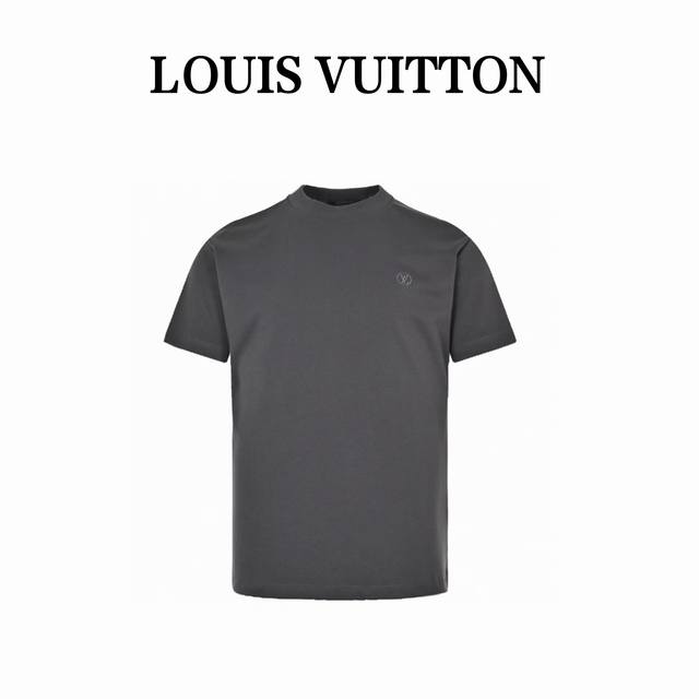 本地自取140 louis Vuitton/路易威登 经典胸口刺绣小标短袖 非常简洁，高级的一款基础款体恤，衣服整体没有大的印花图案，Logo，仅在胸口点缀一个