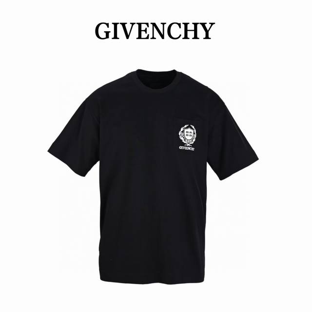 本地自取160 givenchy纪梵希Gvc 绣花口袋短袖T恤 采用60支双股1*1索罗纳罗纹面料，胸前采用进口机立体绣，面料经过浇洗，手感质感更佳，宽松版型