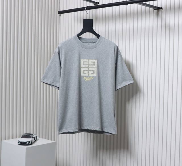 p180　Givenchy Gvc纪梵希 小孔刺绣圆领短袖T恤 标志性网布绣花字母Logo标识 官方同步 1:1原版开模 时尚个性 百搭潮流 纯原品质 原版洗水