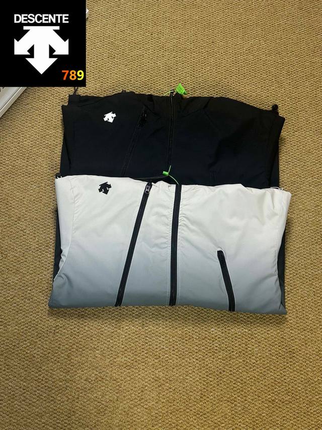 p210 Descente/迪桑特 秋冬新款户外防风连帽拉链渐变外套 早秋户外露营户外休闲衣！外套大身采用了客供定制面料，手感超级无敌柔软细腻！面料垂坠挺括，保