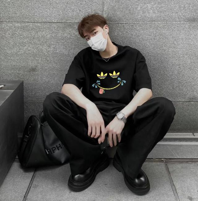 60 上新！元素碰撞，超级吸睛！Adidas/阿迪达斯三叶草夏日缤纷水果情侣款圆领短袖T恤，全部采用上等原料，质感好颜色鲜明！ 这种款式上身回头率超高！基础款的