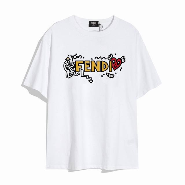 110 Fendi/芬迪七夕限定系列涂鸦短袖T恤,优雅的设计看起来气质满满！版型剪裁特别有讲究！上身很洋气显瘦内搭外穿都看高密针织圆领设计，平整简约！亲肤透爽！