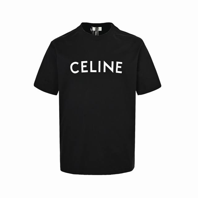 本地自取：140 celine/赛琳 经典字母印花短袖 ce气质清爽干净的短袖T恤 夏天T恤季到了，你准备好了吗？！精选厚实的平织棉布制作，面料质感瓷实很显气质