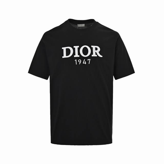 本地自取：160 dior/迪奥 25Ss 刺绣徽标字母短袖 260克紧密平纹双纱大白面料，配套1*1罗纹胸前1947标志刺绣采用进口机字母立体绣，字母清晰且线