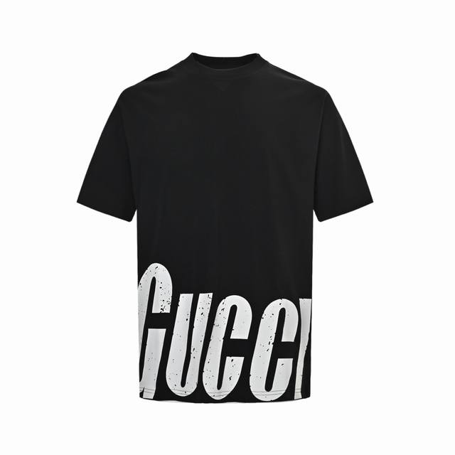 本地自取：160 gucci & Balenciaga 下摆斑驳字母印花短袖 高级感十足。纯棉面料，做工细致，男女同款宽松版型，时尚大气。 颜色：黑、白 siz