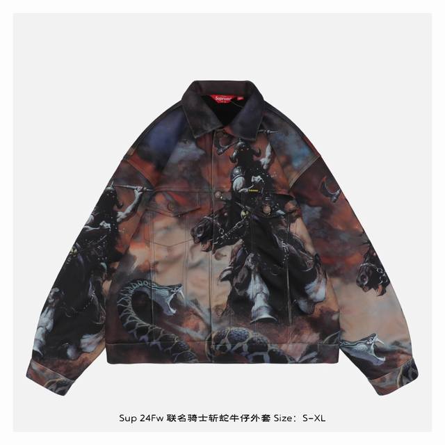 本地自取：420 supreme 24Fw 联名骑士斩蛇牛仔外套 融合了经典单宁设计与艺术家的独特视觉风格，这个系列最为亮眼的单品，上身个性十足，不同以往夹克，