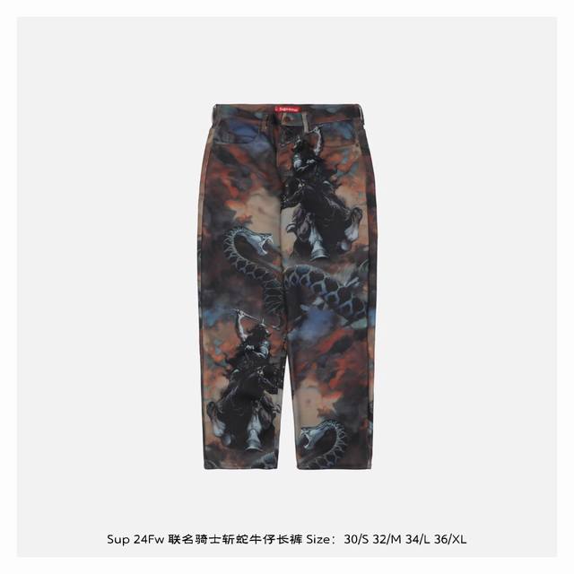 本地自取：380 supreme 24Fw 联名骑士斩蛇牛仔长裤 融合了经典单宁设计与艺术家的独特视觉风格，这个系列最为亮眼的单品，上身个性十足，不同以往夹克，