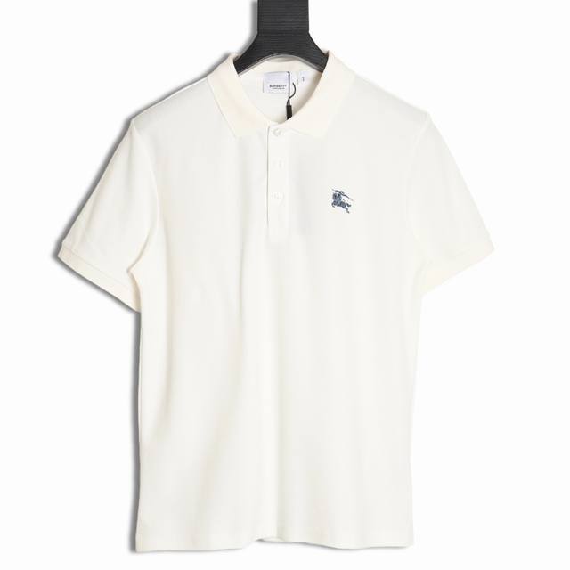 本地自取220 burberry 巴宝莉 24Ss 小战马Polo短袖T恤 专用面料220G蜂窝珠地棉，前后立体高密榻榻米绣花，无毛边。定制天然贝壳纽扣，下脚打