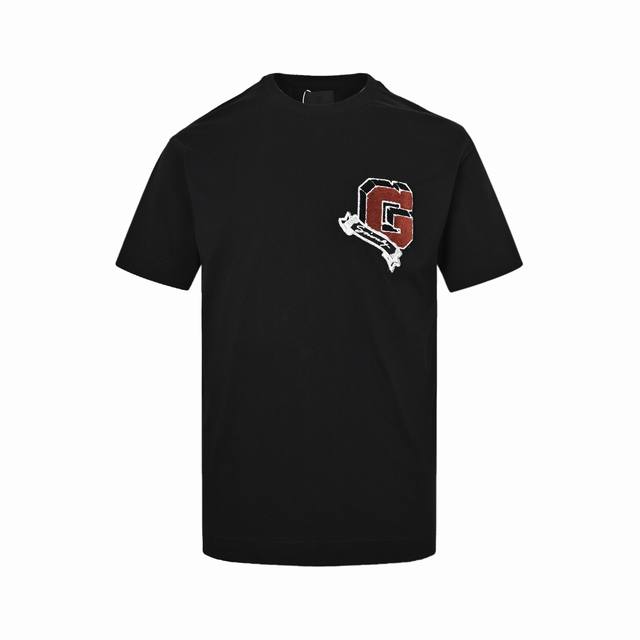 本地自取：160 givenchy/纪梵希 25Ss 胸口毛巾绣徽标短袖 采用100%棉质面料，柔软透气，让你在夏日里尽享舒适。 胸前G字母毛巾刺绣绣花，整件衣