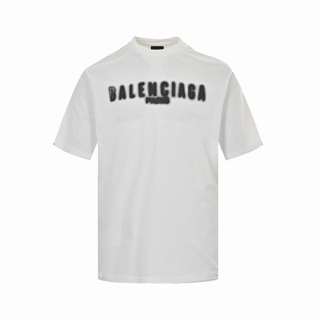 本地自取:160 balenciaga/巴黎世家 24Ss 模糊字母立体印花短袖 原5.300购入，采用特定重磅16S230Q精棉平纹针织定染对色面料，定织一字