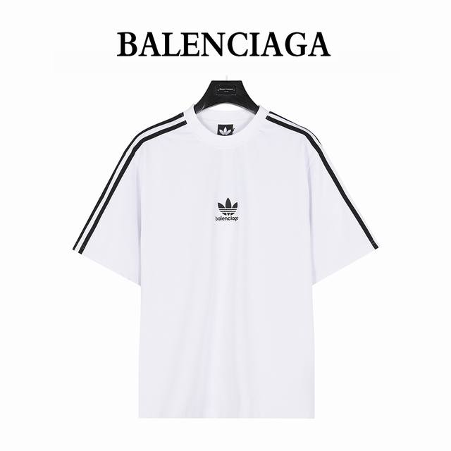 本地自取180（支持放店） balenciaga X Adidas联名 三叶草Logo压胶短袖T恤 面料采用300克重磅洗水纯棉 特定重磅21S精棉平纹针织面料