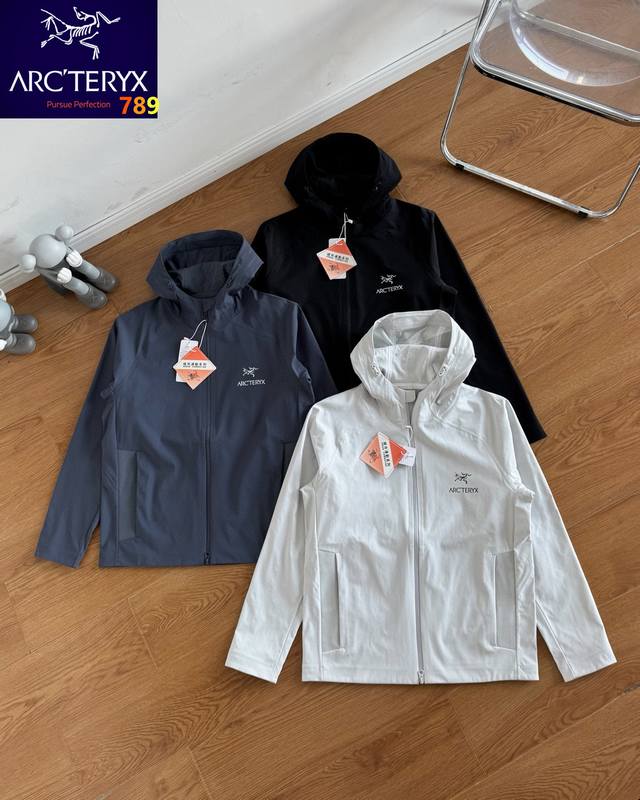p330 arc'teryx/始祖鸟户外王者男款春季户外防风防水休闲夹克软壳功能性薄款连帽外套 面料采用轻薄、防泼水透气，Gore-Tex Pro面料和柔软耐磨